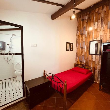 New Great Shanghai Female Hostel George Town Buitenkant foto